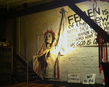 FEMEN drawing by Oksana at Lavoir Moderne Parisien (Paris, 2012)