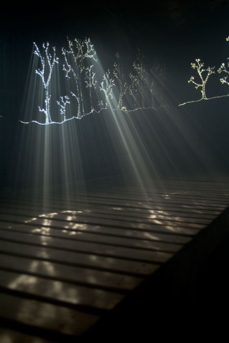 Artist Journal, Carbon Obscura, Lloyd Godman gosto desse jeito da luz vazar por algo, e se for uma luz azul ;)